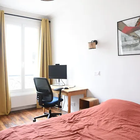 Bright In The Heart Of Batignolles 파리